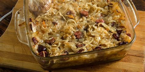 Rôzne jedlá pripravené z kyslej kapusty