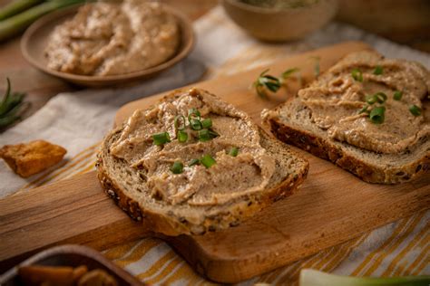 Hotová škvarková nátierka