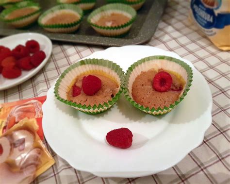 čerstvé domáce muffiny plnené ovocným džemom