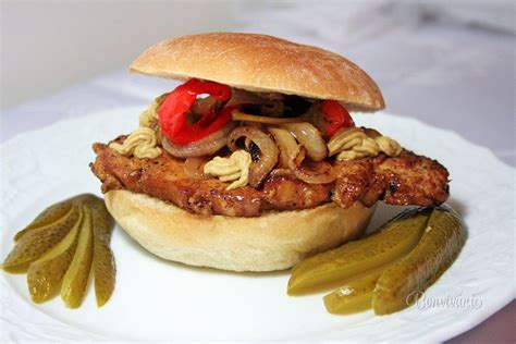 Fit cigánska pečienka s domácou špaldovou žemľou