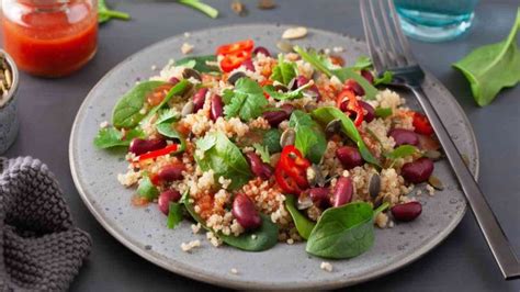 Čerstvé ingrediencie na prípravu kuskusu s kuracím mäsom
