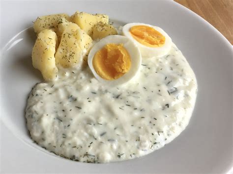 Kôprová omáčka s varenými zemiakmi a vajíčkom