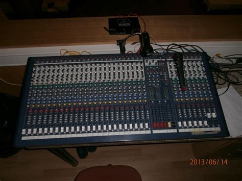 Zvukový pult a štúdiové vybavenie