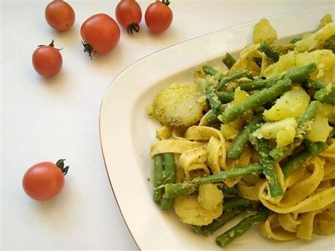 Tagliatelle so zelenou fazuľkou a pestom