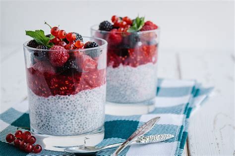 Chia semienka a pripravený chia puding