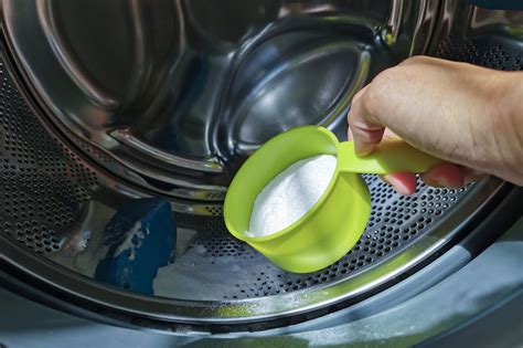 Čistiaca zmes sódy a octu na čistenie práčky