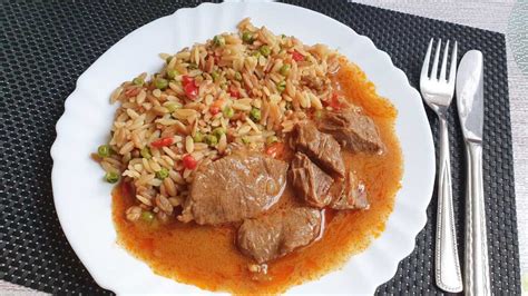 Grécky štýl hovädzieho mäsa s cestovinami orzo