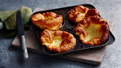 Hotový zlatistý Yorkshire pudding