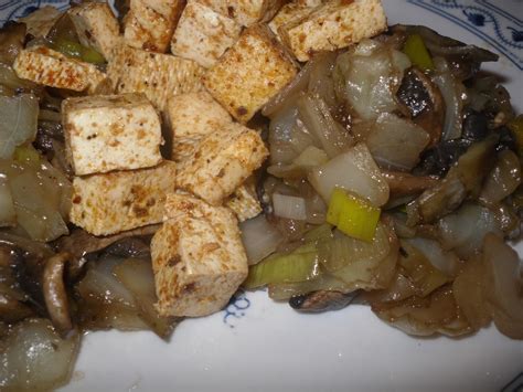 Tofu na srbský spôsob s dusenou cibuľkou