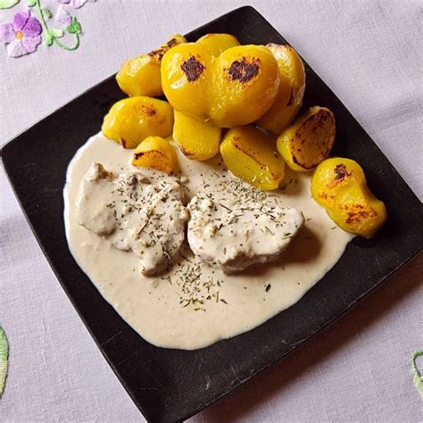 Koláčové zobrazenie obľúbených omáčok k bravčovej panenke