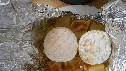 Marinovaný camembert pred grilovaním