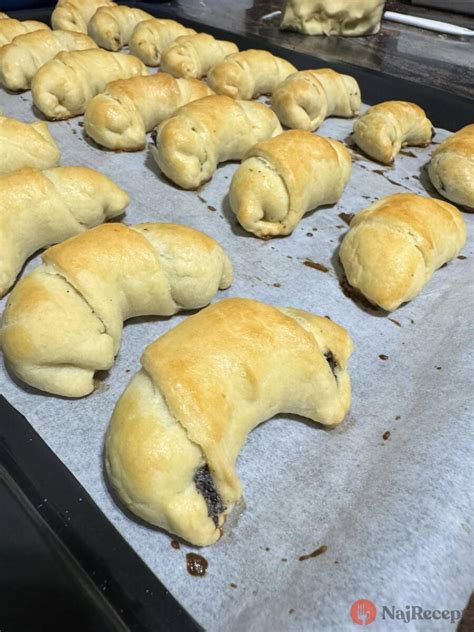 Plnené rožky zo staršieho pečiva s čerstvou zeleninou