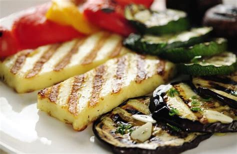 Grilovaný syr Halloumi so zeleninou