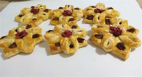 Rôzne sladké pečivo z lístkového cesta