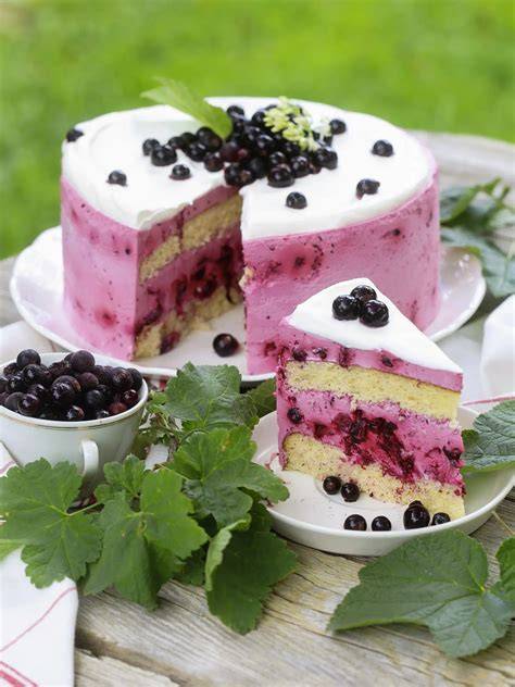 Torta s čiernymi ríbezľami