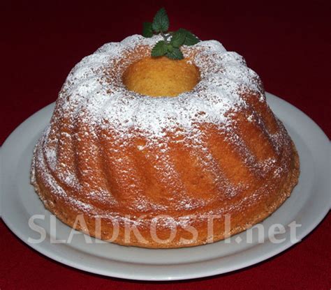 Rumová bábovka posypaná kakaom