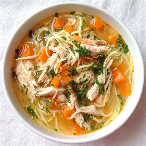 Ilustrácia rôznych druhov jogurtových dipov s bylinkami a zeleninou