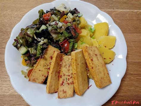 Grilované tofu s dusenou kapustou