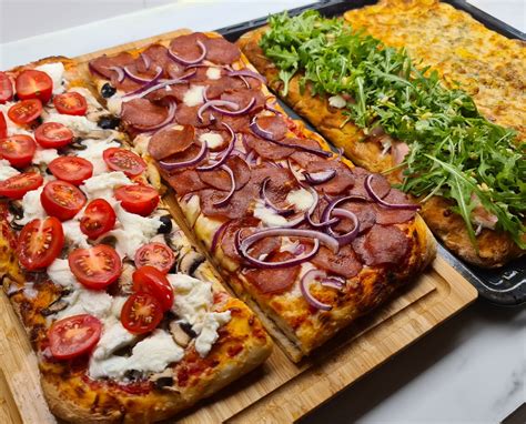 Pizza al taglio s rôznymi prísadami
