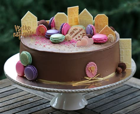 Slávnostné netradičné torty na rôzne oslavy