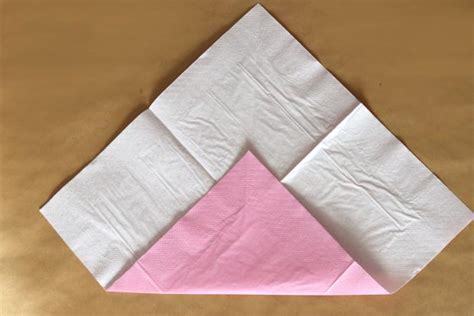 Skladanie papiera do tvaru kornútka na vločku