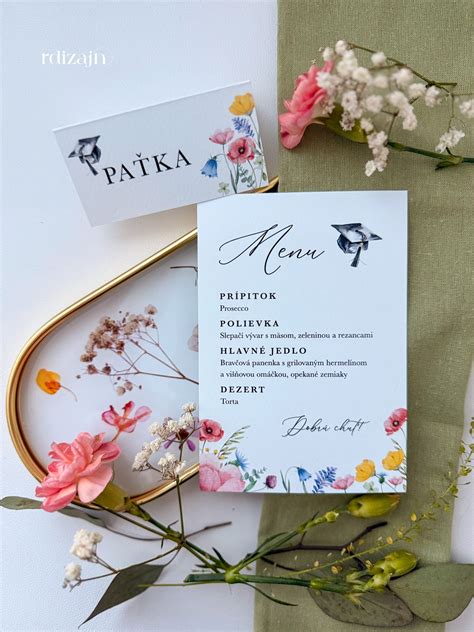 fotografia slávnostne prestretého stola s promočným menu