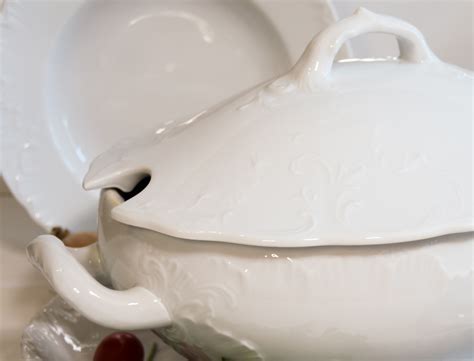 Detail porcelánovej obedovej súpravy Rokoko