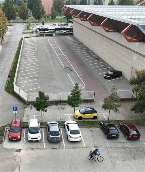 Exteriér hotela Auto Jas a parkovisko