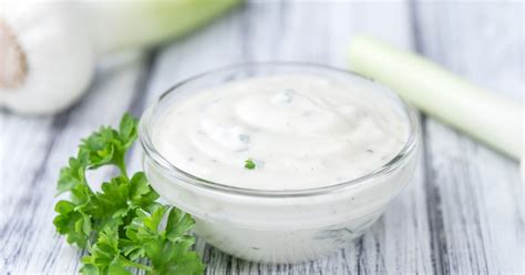 Ingrediencie pre vegánsky cesnakový dresing