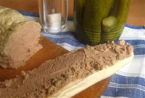 Vegetariánska falošná husacia paštéta na hrianke