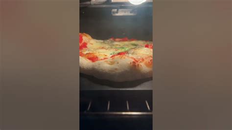 Pizza na kameni na pizzu v rúre