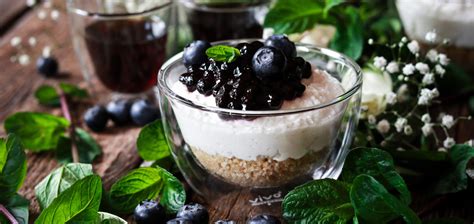 Vrstvený čučoriedkový cheesecake v pohári