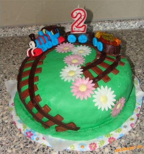 Vláčik Tomáš torta s detailmi z čokolády