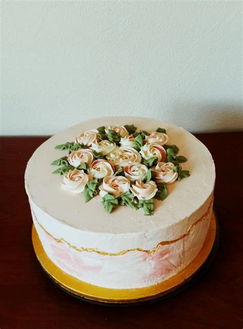 Tortu s krémovými kvetmi