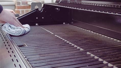 Detailné čistenie horákov plynového grilu