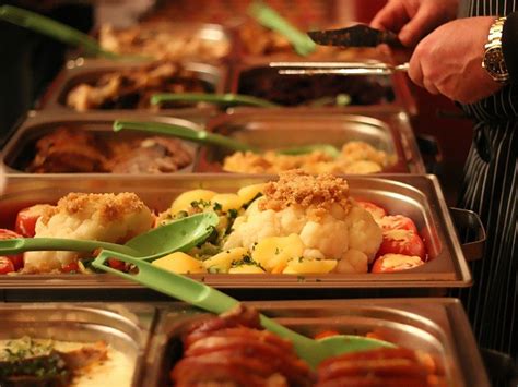 Catering a donáška pečeného prasiatka pre rôzne podujatia