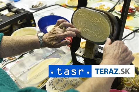 Staré vianočné oblátky a historický oblátkovač