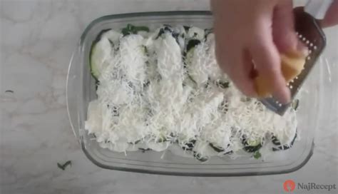 Príprava trojobalu s parmezánom