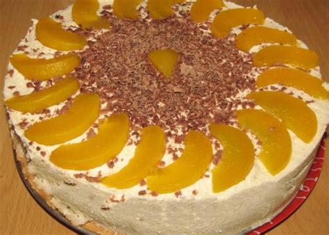 Nepečená torta s broskyňami a tvarohovou plnkou