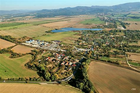 Pohľad na obec Koš a okolitú krajinu