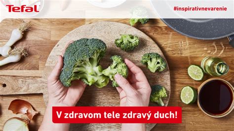 Ľudia pripravujú zdravé jedlo na kurze varenia
