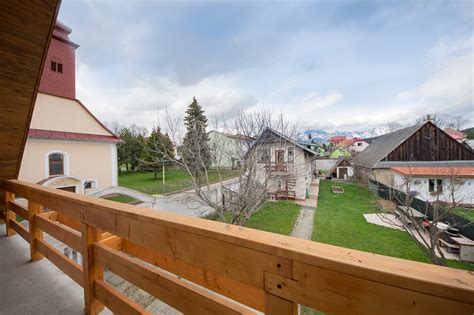 Terasa Sliezskeho domu s výhľadom na Tatry