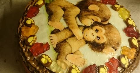Torta ozdobená jedlou zvieracou oplátkou