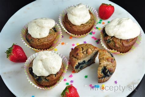 Muffiny z kokosovej múky na tanieri