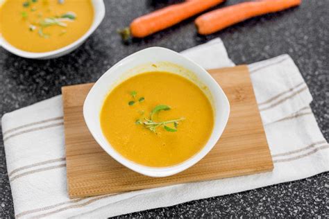 Krémová mrkvová polievka s kokosovým mliekom