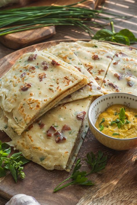 Bryndzové palacinky s pažítkou a slaninkou
