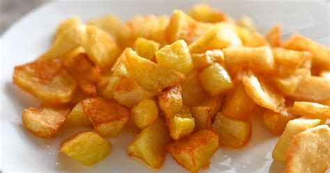 Zemiakové hranolčeky v cestíčku s pikantným dipom