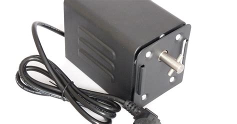 Grilovací motor pripojený k autobatérii