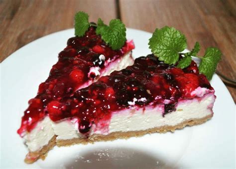 Dvojfarebný tvarohový cheesecake s ovocím