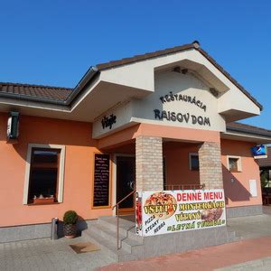 Raisov Dom v Šúrovciach - interiér reštaurácie
